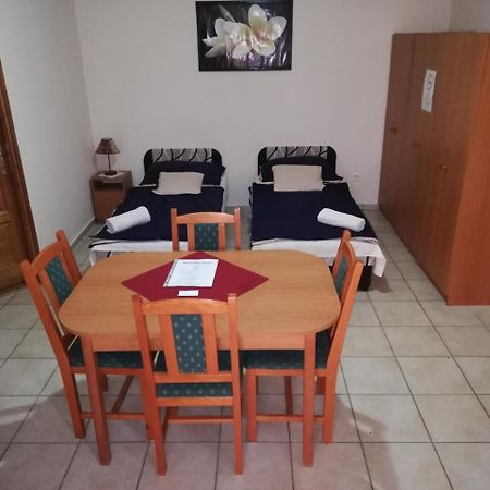 Rakoczi Panzio Hotel Debrecen Buitenkant foto
