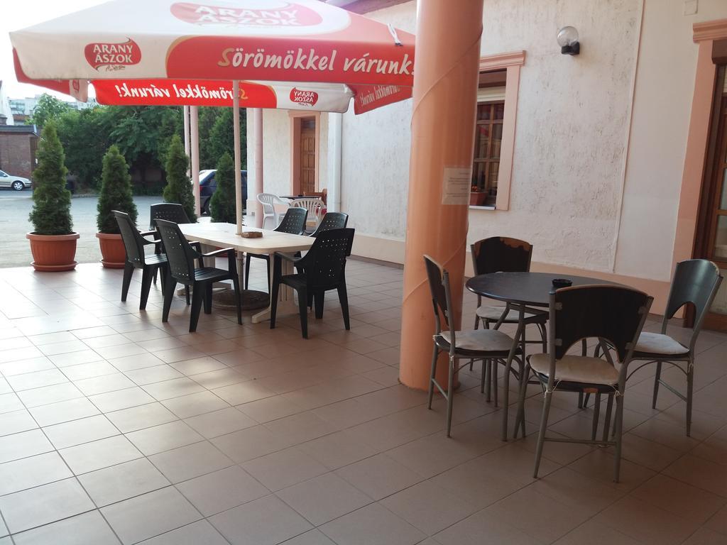 Rakoczi Panzio Hotel Debrecen Buitenkant foto