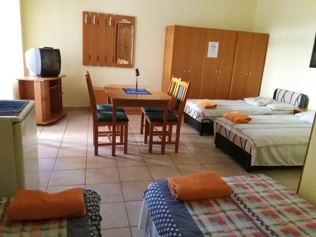 Rakoczi Panzio Hotel Debrecen Buitenkant foto