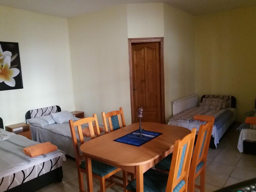 Rakoczi Panzio Hotel Debrecen Buitenkant foto