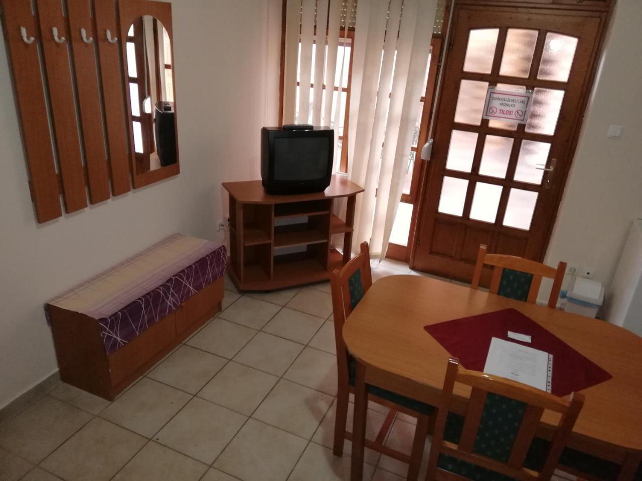 Rakoczi Panzio Hotel Debrecen Buitenkant foto