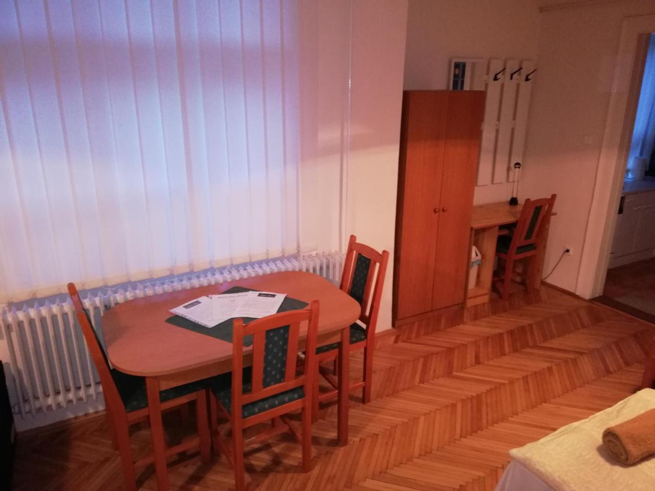 Rakoczi Panzio Hotel Debrecen Buitenkant foto